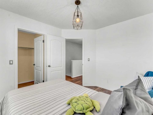 280 Northlands Pointe Ne, Medicine Hat, AB - Indoor Photo Showing Bedroom