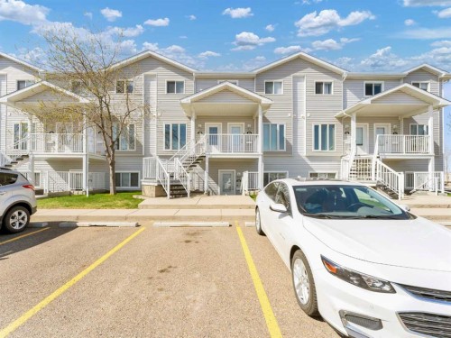 280 Northlands Pointe Ne, Medicine Hat, AB - Outdoor With Facade