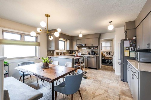 75 Robertson Way SW Medicine Hat, AB T1A 5J3