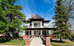 106 3 Street SEMedicine Hat, AB T1A 0G2