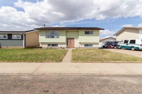 998 17 Street NE Medicine Hat, AB T1C 1M6