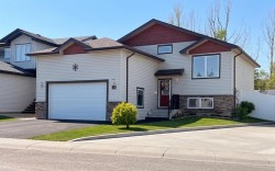 39 Greenwood Court SWMedicine Hat, AB T1A 7X7