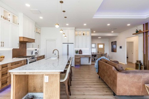 480 7 Street, Dunmore, AB - Indoor Photo Showing Kitchen With Upgraded Kitchen