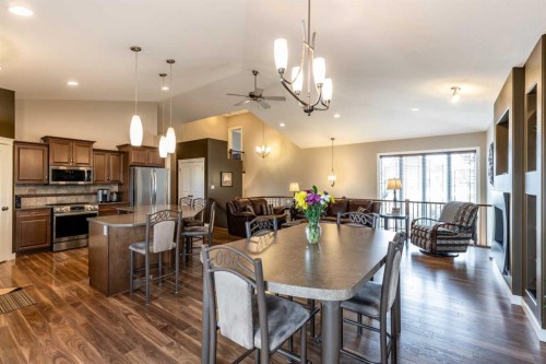 207 Hamptons Way Se, Medicine Hat, AB - Indoor Photo Showing Dining Room