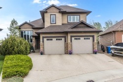 207 Hamptons Way SEMedicine Hat, AB T1B 0E1