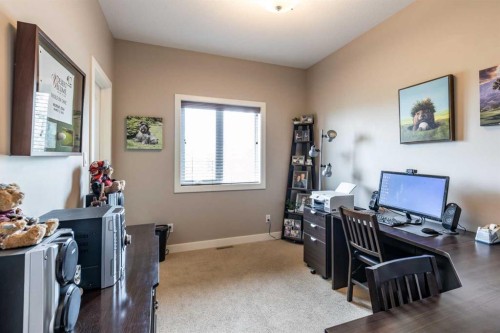 207 Hamptons Way Se, Medicine Hat, AB - Indoor Photo Showing Office