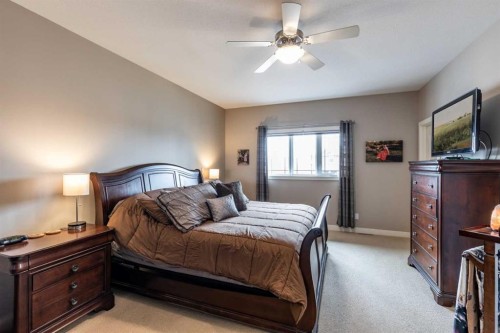 207 Hamptons Way Se, Medicine Hat, AB - Indoor Photo Showing Bedroom