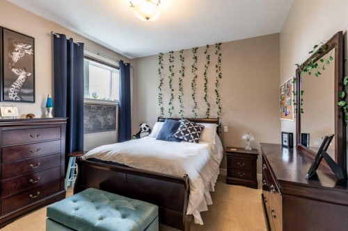 207 Hamptons Way Se, Medicine Hat, AB - Indoor Photo Showing Bedroom