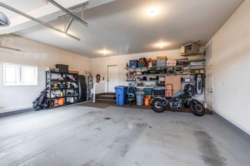 207 Hamptons Way Se, Medicine Hat, AB - Indoor Photo Showing Garage