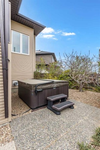 207 Hamptons Way Se, Medicine Hat, AB - Outdoor