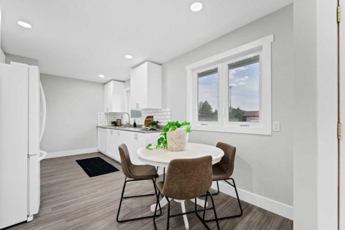 212 11 Street Ne, Medicine Hat, AB - Indoor Photo Showing Dining Room
