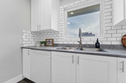 212 11 Street Ne, Medicine Hat, AB - Indoor Photo Showing Kitchen With Double Sink