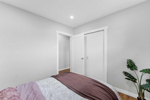 212 11 Street Ne, Medicine Hat, AB - Indoor Photo Showing Bedroom