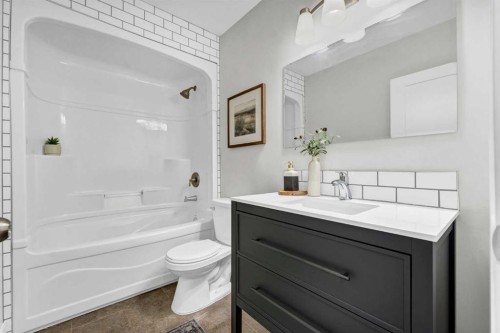 212 11 Street Ne, Medicine Hat, AB - Indoor Photo Showing Bathroom