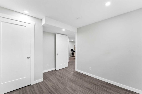 212 11 Street Ne, Medicine Hat, AB - Indoor Photo Showing Other Room