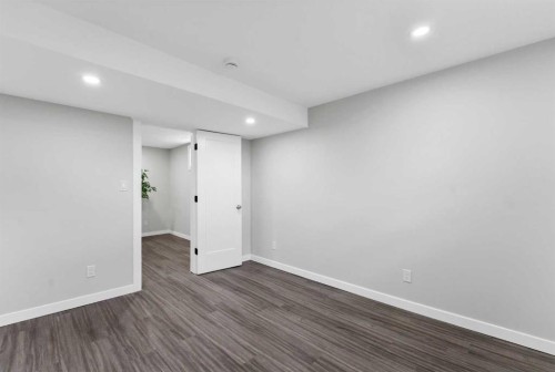 212 11 Street Ne, Medicine Hat, AB - Indoor