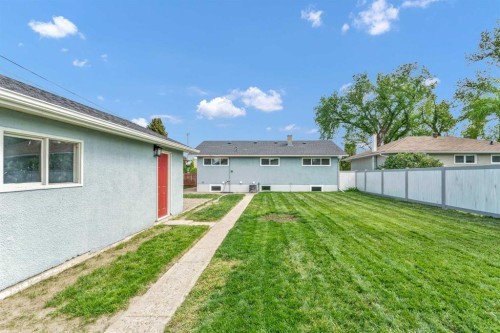 212 11 Street Ne, Medicine Hat, AB - Outdoor