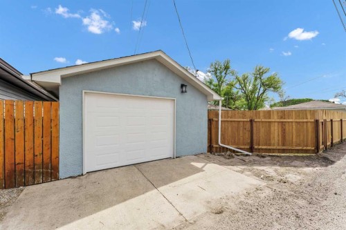 212 11 Street Ne, Medicine Hat, AB - Outdoor With Exterior