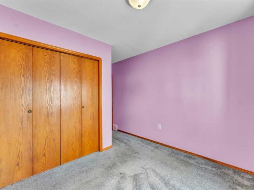 4 Turner Boulevard Se, Medicine Hat, AB - Indoor Photo Showing Other Room