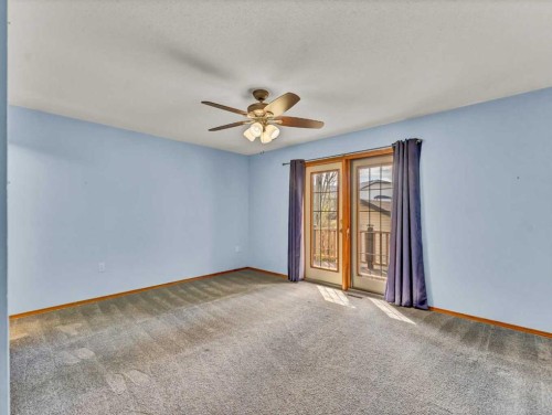 4 Turner Boulevard Se, Medicine Hat, AB - Indoor Photo Showing Other Room