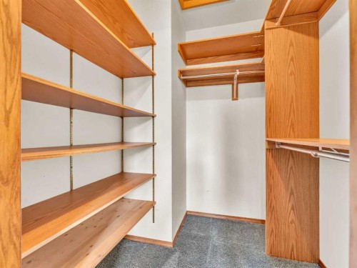4 Turner Boulevard Se, Medicine Hat, AB - Indoor Photo Showing Other Room