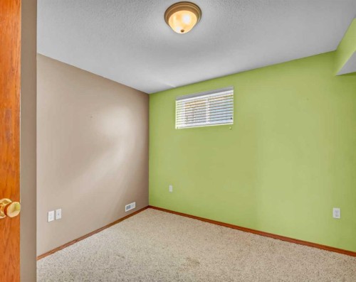 4 Turner Boulevard Se, Medicine Hat, AB - Indoor Photo Showing Other Room
