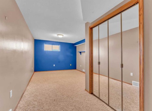 4 Turner Boulevard Se, Medicine Hat, AB - Indoor Photo Showing Other Room