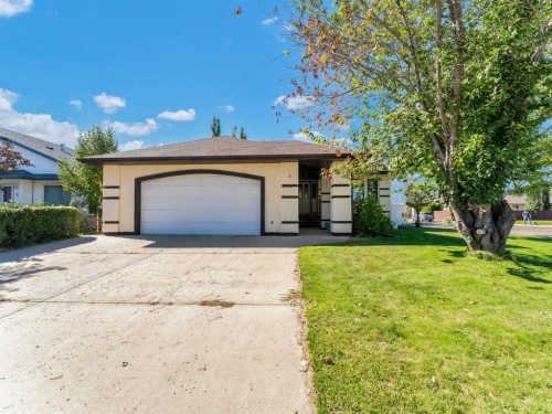 4 Turner Boulevard Se, Medicine Hat, AB - Outdoor With Facade