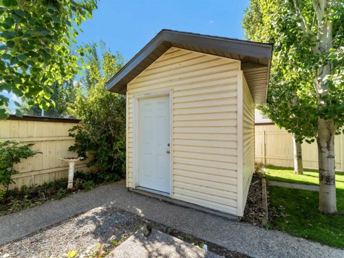 4 Turner Boulevard Se, Medicine Hat, AB - Outdoor With Exterior