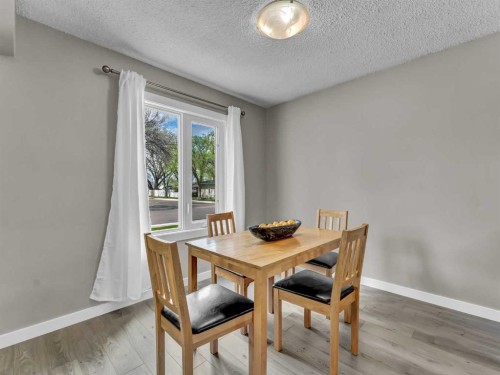 166 Mitchell Crescent Nw, Medicine Hat, AB - Indoor Photo Showing Dining Room