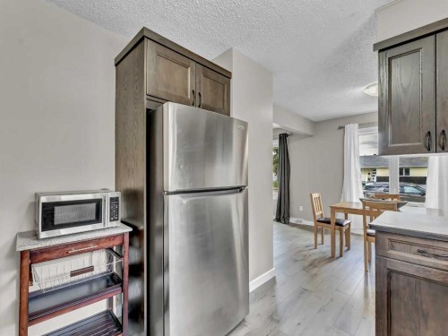 166 Mitchell Crescent Nw, Medicine Hat, AB - Indoor Photo Showing Kitchen With Stainless Steel Kitchen