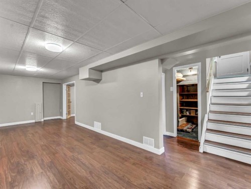 166 Mitchell Crescent Nw, Medicine Hat, AB - Indoor Photo Showing Other Room