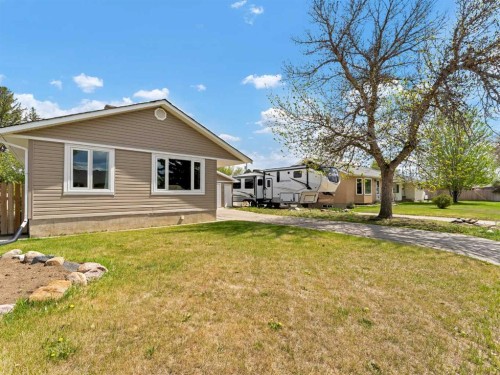 166 Mitchell Crescent Nw, Medicine Hat, AB - Outdoor