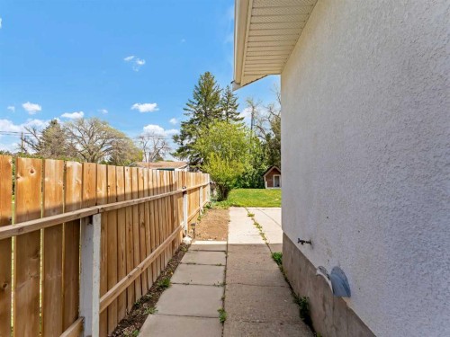 166 Mitchell Crescent Nw, Medicine Hat, AB - Outdoor