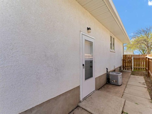 166 Mitchell Crescent Nw, Medicine Hat, AB - Outdoor With Exterior