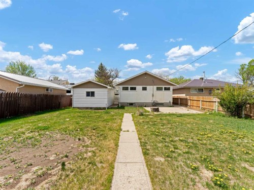 166 Mitchell Crescent Nw, Medicine Hat, AB - Outdoor