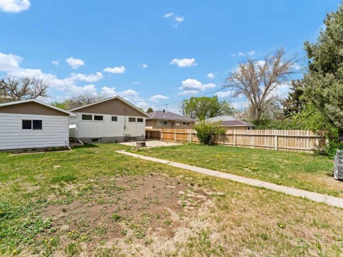 166 Mitchell Crescent Nw, Medicine Hat, AB - Outdoor