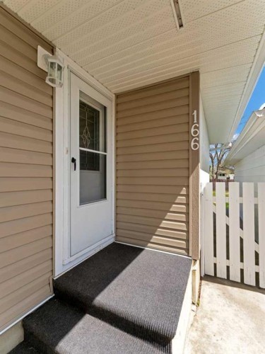 166 Mitchell Crescent Nw, Medicine Hat, AB - Outdoor With Exterior