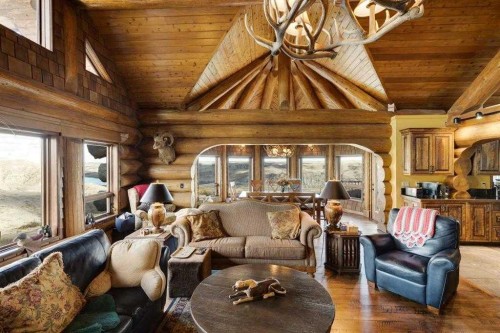 21468 Range Road 13, Bindloss, AB - Indoor Photo Showing Living Room