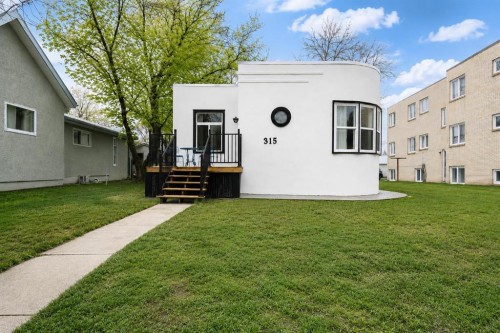 315 Aberdeen Street SE Medicine Hat, AB T1A 0R3