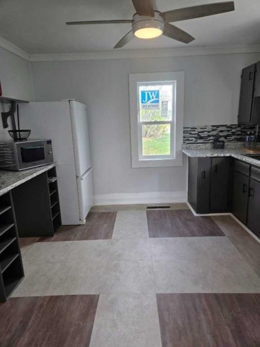 206 1 Avenue East, Foremost, AB - Indoor Photo Showing Kitchen