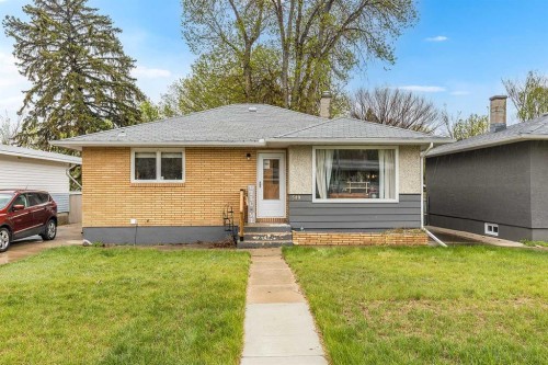 549 2 Street NE Medicine Hat, AB T1A 6K2