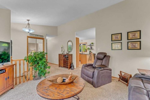 5 - 6219A Highway #3, Rural Cypress County, AB - Indoor Photo Showing Living Room