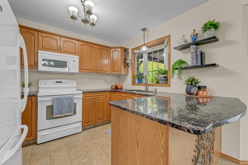 5 - 6219A Highway #3, Rural Cypress County, AB - Indoor Photo Showing Kitchen