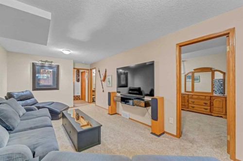 5 - 6219A Highway #3, Rural Cypress County, AB - Indoor Photo Showing Living Room