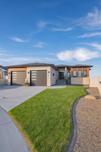 57 Hamptons Gate Se, Medicine Hat, AB - Outdoor