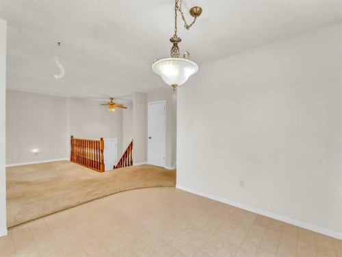 39 Rae Crescent Se, Medicine Hat, AB - Indoor Photo Showing Other Room