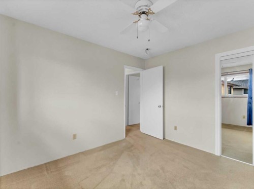 39 Rae Crescent Se, Medicine Hat, AB - Indoor Photo Showing Other Room