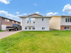 39 Rae Crescent SEMedicine Hat, AB T1B 3A2