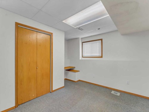 39 Rae Crescent Se, Medicine Hat, AB - Indoor Photo Showing Other Room
